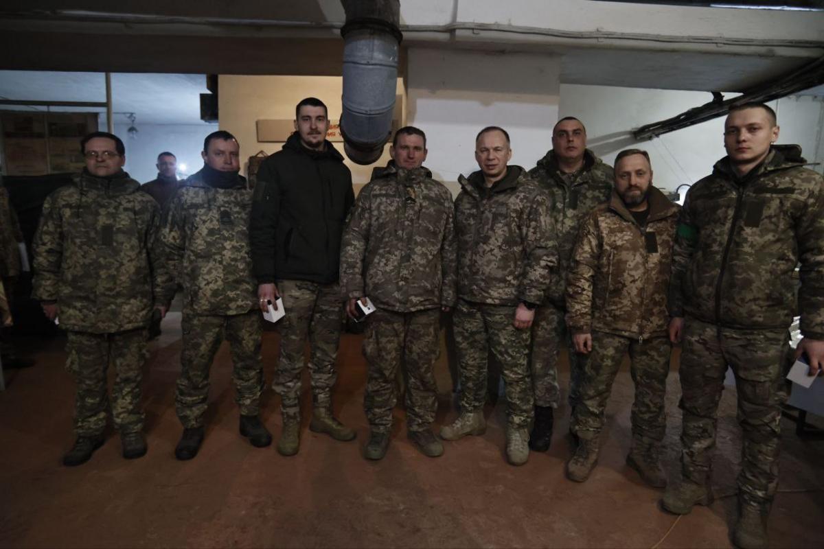 Окупанти намагаються оточити та захопити Бахмут, в місто прибув генерал Сирський (фото) Окупанти намагаються оточити та захопити Бахмут, в місто прибув генерал Сирський (фото)