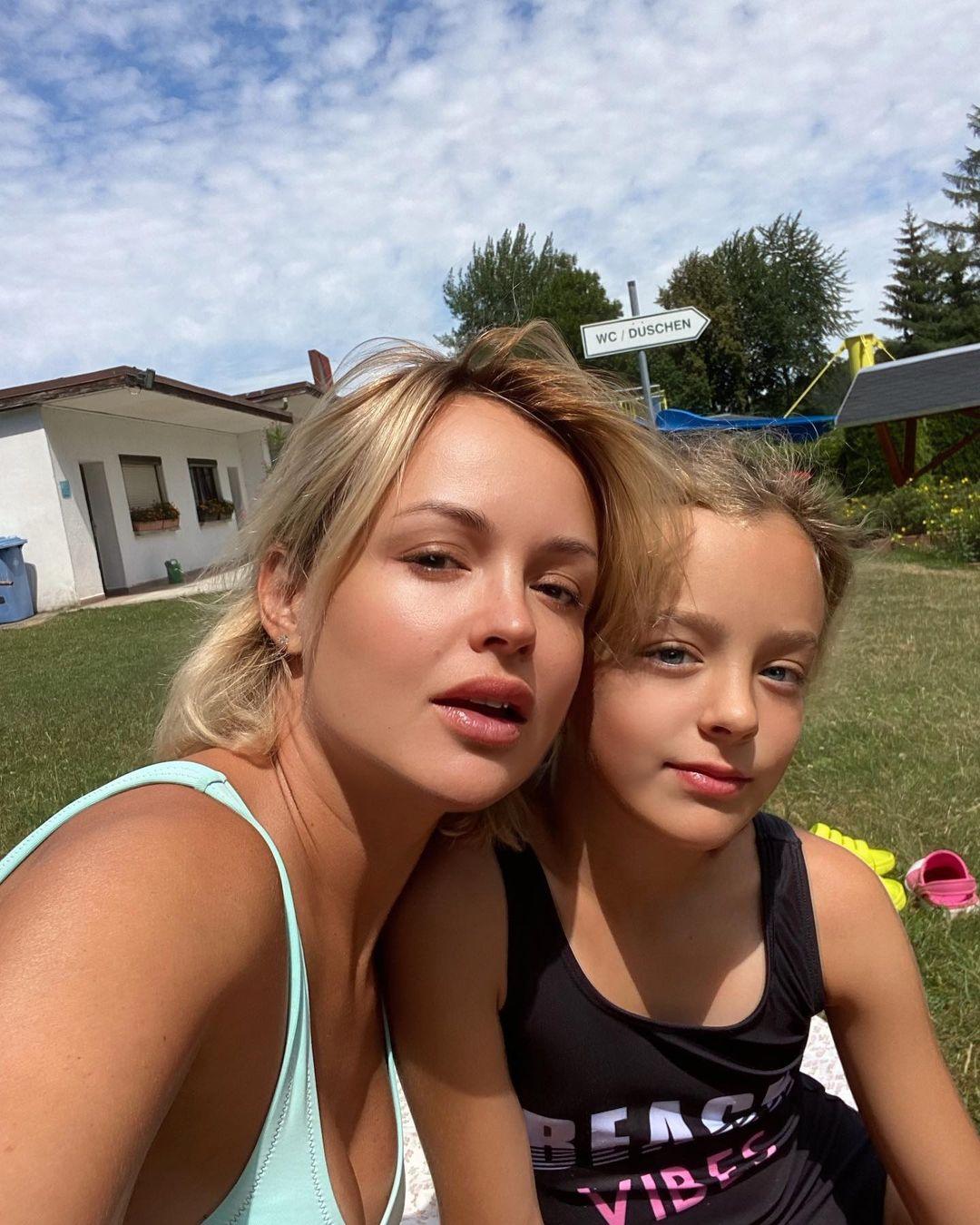 Ольга Атанасова з дочкою Адель / instagram.com/ananasova_olya Ольга Атанасова з дочкою Адель / instagram.com/ananasova_olya