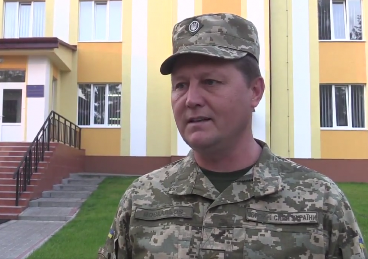 Зеленский уволил командующего Объединенных сил / скриншот Зеленский уволил командующего Объединенных сил / скриншот