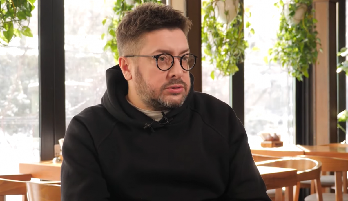 Телеведучий Олексій Суханов / скріншот Телеведучий Олексій Суханов / скріншот