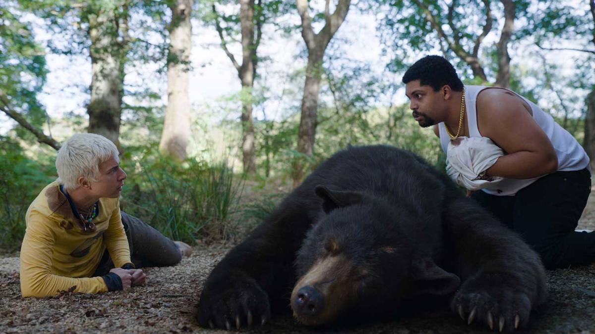 Кадр из фильма "Медведь под кайфом" / фото Universal Pictures