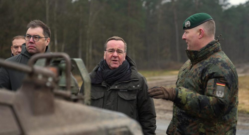 German Defense Minister Calls for Europe and NATO to Prepare for Worst-Case Scenario