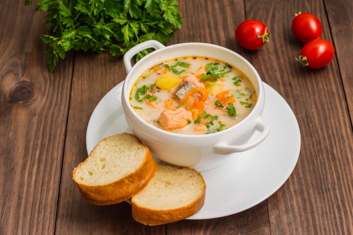 Рецепт финского сливочного супа с лососем: одна кастрюля на шестерых
