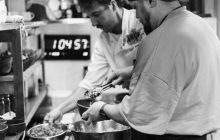 METRO Украина стала продуктовым партнером социального проекта по приготовлению благотворительных завтраков для вынужденно перемещенных украинцев и одиноких пожилых людей "Доброе утро, шеф!"