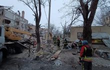 Удар по Краматорску: из-под завалов достали тела трех погибших (фото)