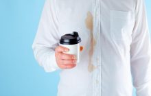 Не останется и следа: назван лайфхак, как убрать пятно от кофе