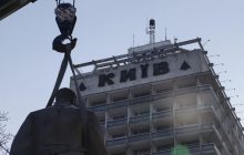 Ватутін - все: в Києві демонтували пам’ятник "героїчному генералові" (фото, відео)