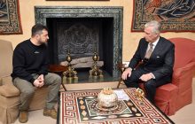 Зеленський передав королю Бельгії уламок збитого літака окупантів (фото)