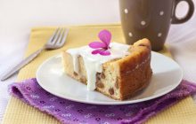 Смаколик з нашого дитинства: елементарна сирна запіканка в духовці і мультиварці