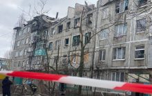 У Покровську з-під завалів житлового будинку дістали тіло загиблого: ще двох людей шукають