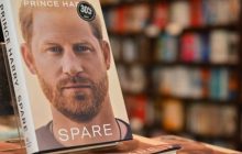 В РФ начали "пересказывать" книги без официальной лицензии: жертвой стал принц Гарри