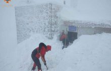 На горі Піп Іван Чорногірський у Карпатах хуртовина й випало майже два метри снігу (фото)