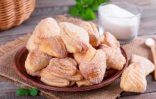 Хрустка солодкість на швидку руку: як ідеально приготувати печиво гусячі лапки