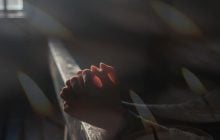 Прощеное воскресенье 2023: почему важно прощать и открытки-прощения