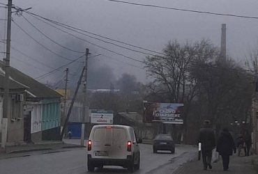 Подгорело: в Мелитополе пылает база оккупантов, взрывов не было (фото)