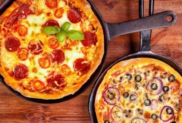 Быстрая пицца на сковороде за 15 минут: 2 лучших рецепта