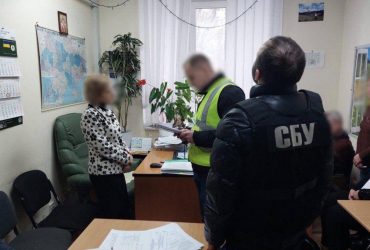 Викрито чиновницю Держлікслужби, яка сприяла ввезенню фальсифікованих ліків