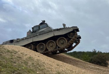 Украинские военные быстро освоили управление танками Challenger 2 - минобороны Британии