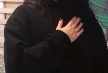 В Донецке официантки спели гимн Украины: их уволили и заставили извиняться (видео)