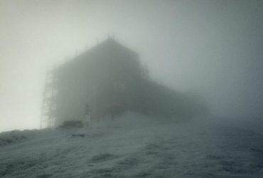 В Карпатах вдарив лютий мороз: температура впала до -20°, можливі лавини (фото)