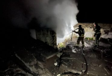 Внаслідок удару окупантів по Вовчанську поранено дівчину, загинула літня жінка (фото)