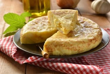 Що приготувати на вечерю недорого: 3 бюджетних рецепта на всю сім'ю