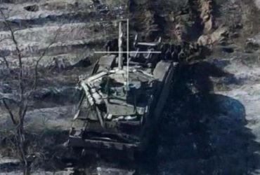 Разом з рідкісним БМПТ Термінатор росіяни втратили ще дуже дорогий танк і трал - експерт