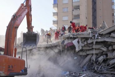 Под завалами после землетрясения в Турции нашли тела семьи из Украины