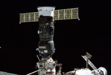 Через витік на російському кораблі астронавти можуть застрягти на МКС на рік