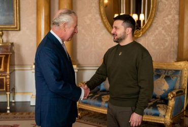 Дрес-код під час війни: як Зеленський порушує правила та диктує моду (відео)