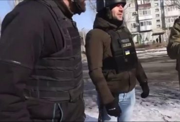 Съемочная группа Bild попала под обстрел в Бахмуте (видео)