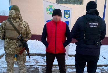 Прикордонники вдруге затримали росіянина, який перетнув кордон України на матраці