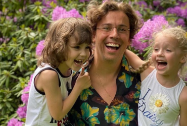 Дуже схожі: Галкін розчулив мережу новим фото сина на пляжі