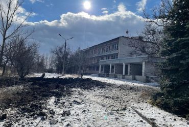 Росіяни обстріляли два міста на Донеччині: поцілили у медзаклад та палац культури (відео)