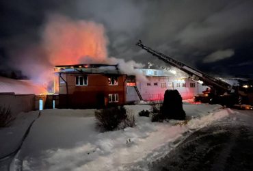 У Підмосков'ї горить завод з ремонту потягів (фото, відео)