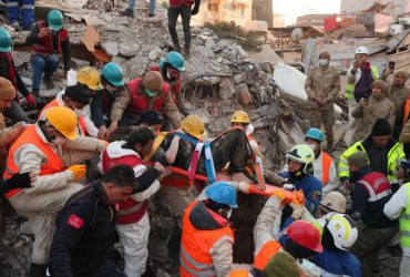 У Туреччині українські рятувальники витягнули з-під завалів жінку (фото)