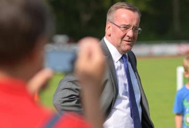 Постачання Україні винищувачів розглядатимуть через 3-4 місяці - міністр оборони Німеччини