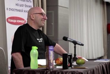 Психолог Сатья Дас нелепо оправдался после избиения россиянки с онкологией