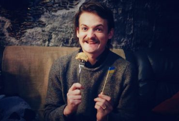 Джоффрі з Гри престолів помітили із військовими у київському ресторані (фото)