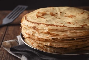 Ажурні тонкі млинці на окропі: ідеально навіть у піст