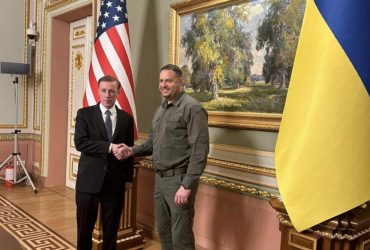 Стало известно, кто приехал с Байденом в Киев (фото)