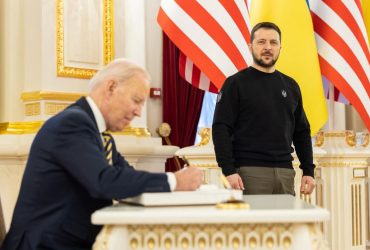 У Зеленского есть последний шанс, чтобы убедить Байдена разрешить удары по РФ, - The Economist