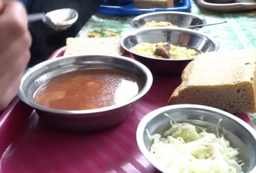 День починається з гімну України: ЗМІ показали будні військовополонених у таборі (відео)