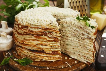 Как сделать соленый блинный торт: оригинальная закуска из блинчиков