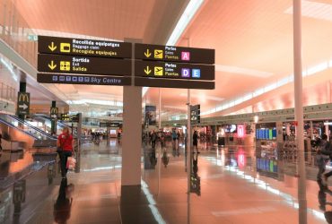 Испания отменяет ограничения на жидкости в ручной клади: разрешат брать в самолет вино