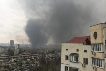 В Киеве горели склады: полиция перекрывала движение (фото, видео)