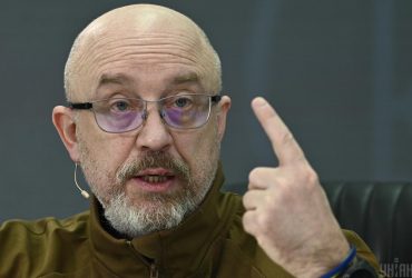 Божевільна тактика: Резніков заявив, що під Бахмутом щодня мінусують 500 окупантів