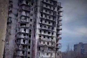 Чиновник из Мариуполя показал, во что россияне превратили один из центральных кварталов