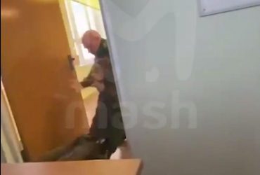 У Москві вчитель побив школяра через зачіску (відео)