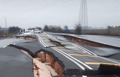 В Турции очевидцы засняли на видео гигантский торнадо